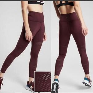 Athleta Persistence Camo Laser Cut 7/8 Tight in Antique Burgundy Size XS